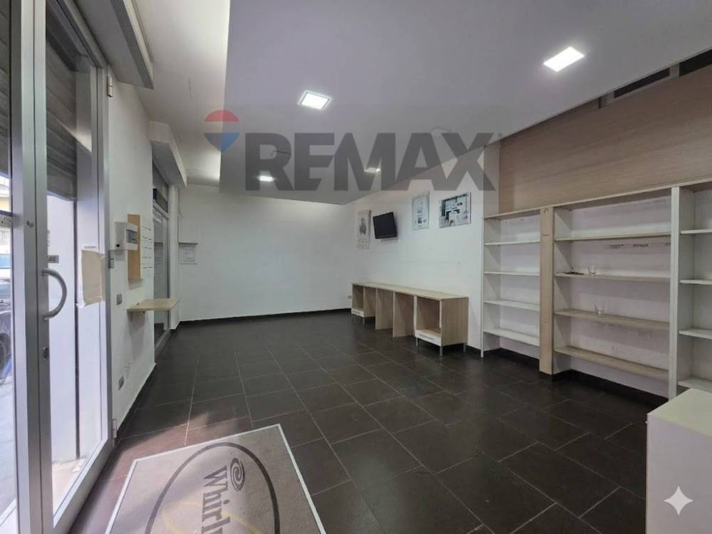 locale commerciale in affitto a Frattamaggiore