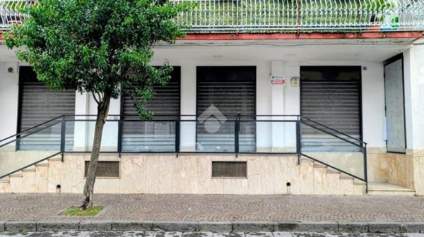 locale commerciale in affitto a Frattamaggiore