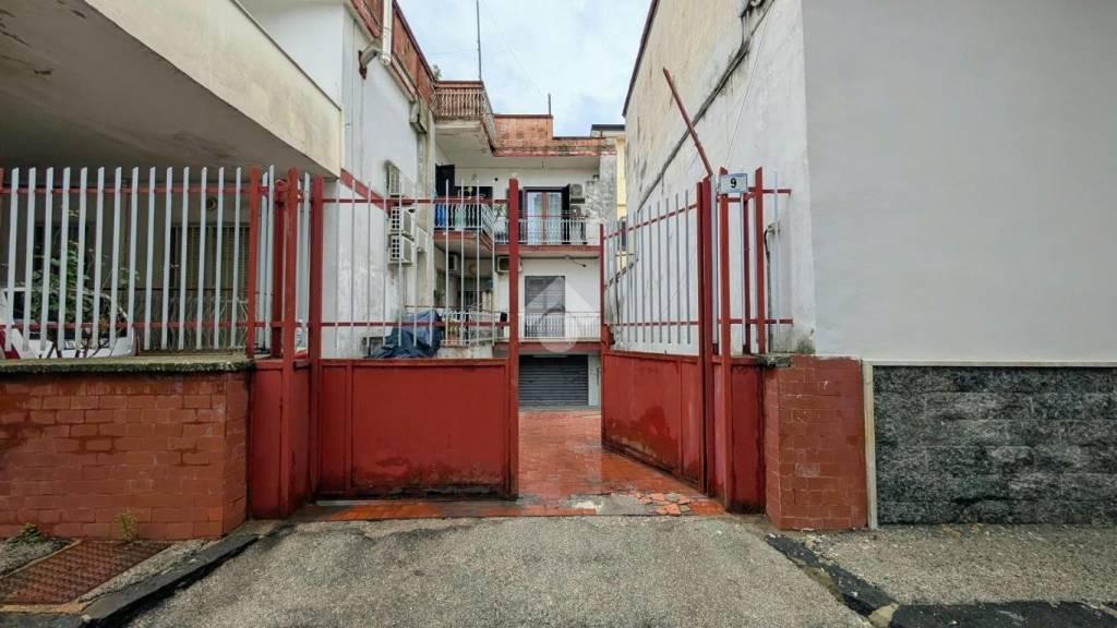 locale commerciale in affitto a Frattamaggiore