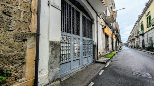 locale commerciale in affitto a Frattamaggiore