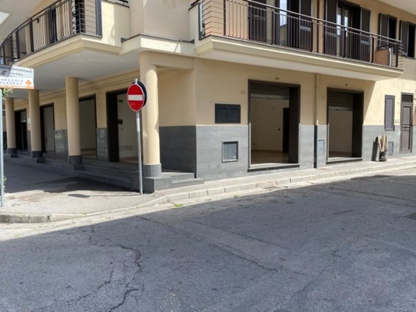 locale commerciale in affitto a Frattaminore