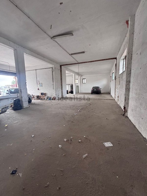 locale commerciale in affitto a Frattaminore