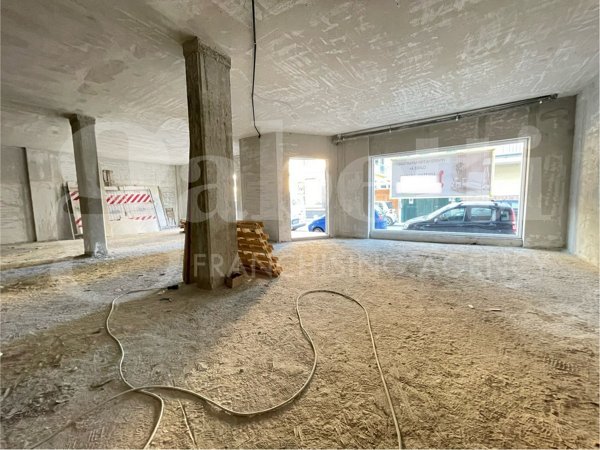 locale commerciale in affitto a Frattaminore