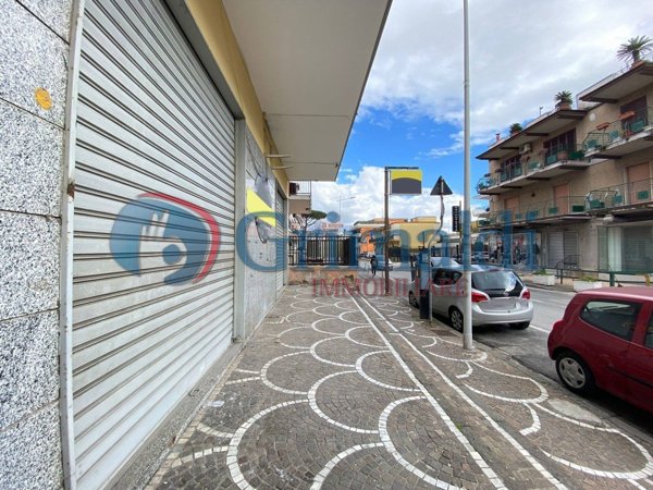 locale commerciale in affitto a Giugliano in Campania