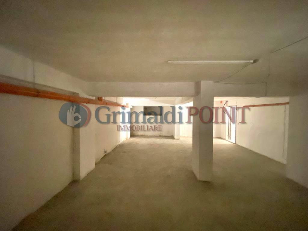 locale commerciale in affitto a Giugliano in Campania