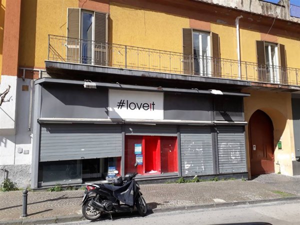 locale commerciale in affitto a Giugliano in Campania