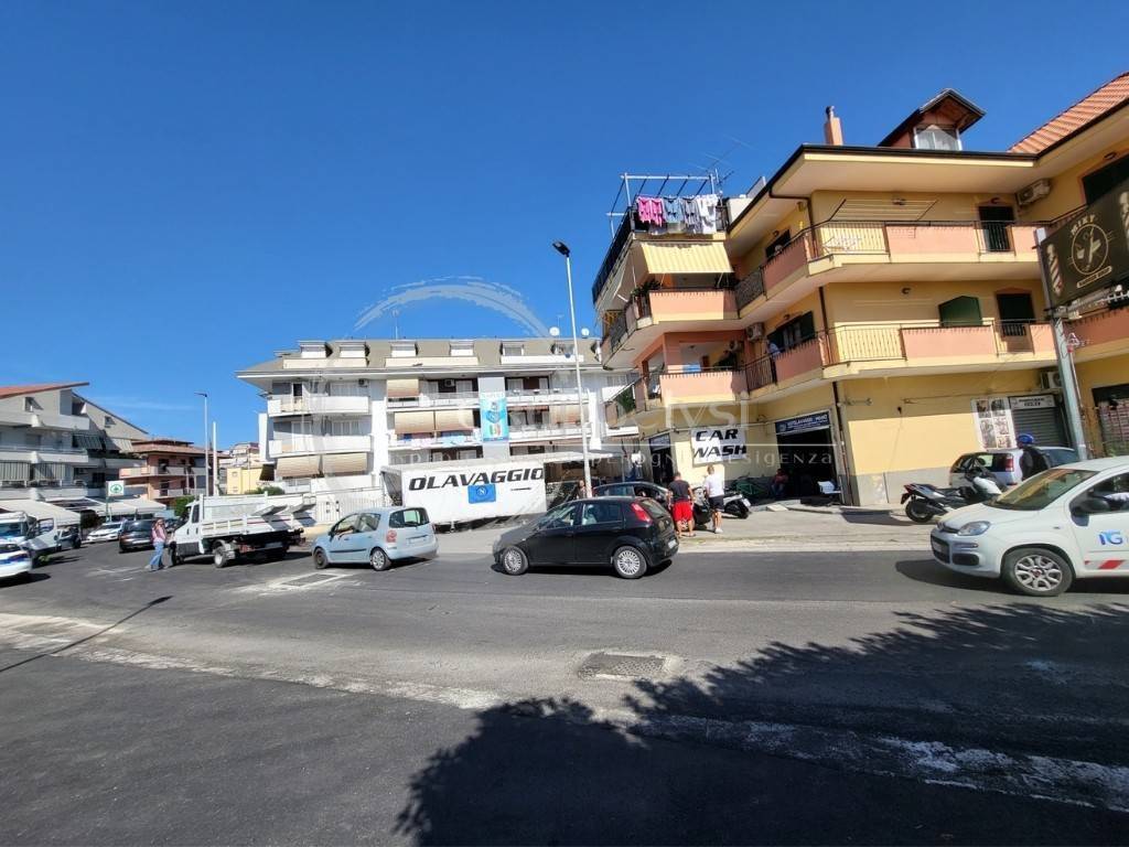 locale commerciale in affitto a Giugliano in Campania