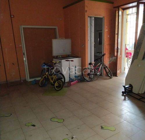 negozio in affitto a Giugliano in Campania