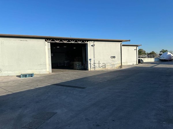 capannone in affitto a Giugliano in Campania in zona Varcaturo