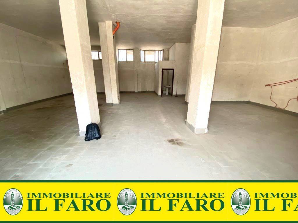 negozio in affitto a Giugliano in Campania