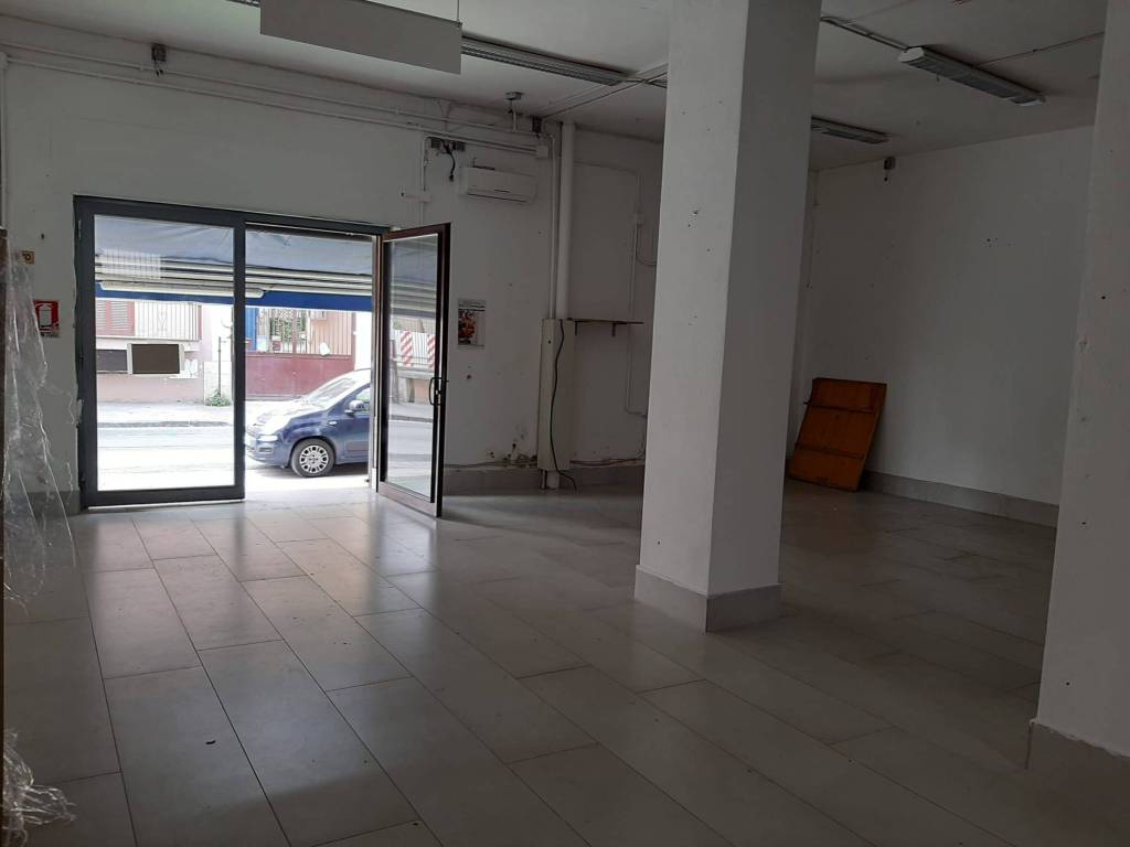 negozio in affitto a Giugliano in Campania