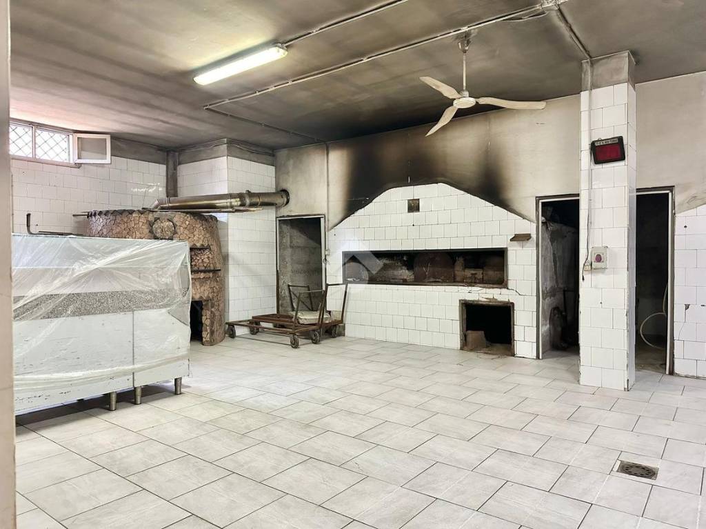 negozio in affitto a Giugliano in Campania in zona Casacelle