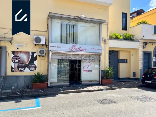 locale commerciale in affitto a Giugliano in Campania