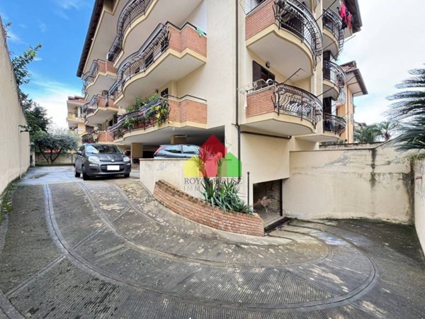 locale commerciale in affitto a Giugliano in Campania