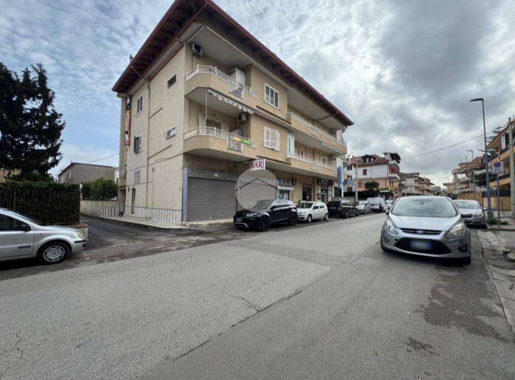 locale commerciale in affitto a Giugliano in Campania