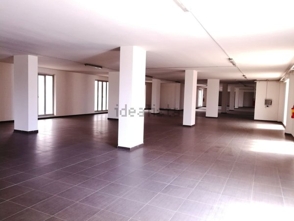 locale commerciale in affitto a Giugliano in Campania
