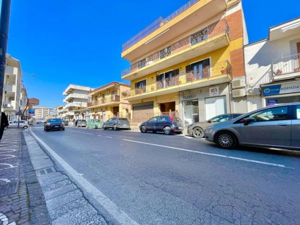 negozio in affitto a Giugliano in Campania