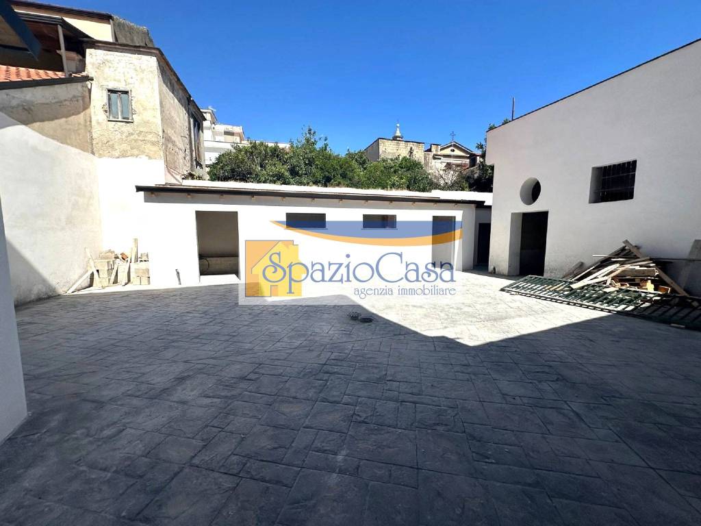 negozio in affitto a Giugliano in Campania
