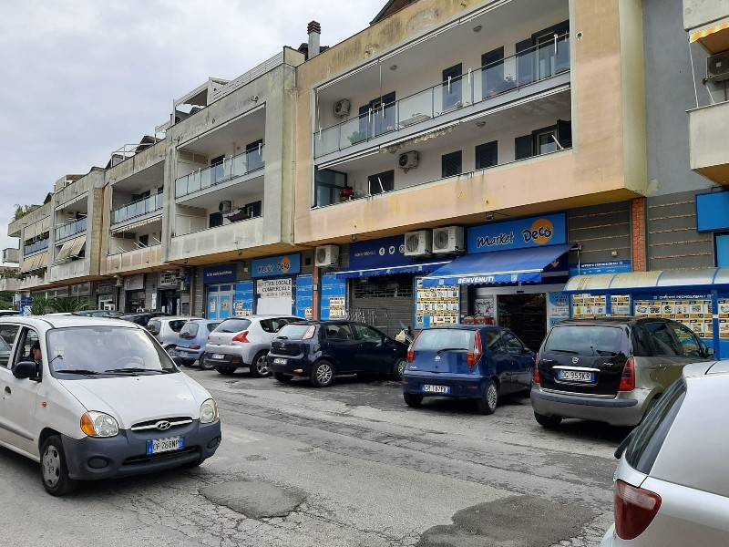 negozio in affitto a Giugliano in Campania