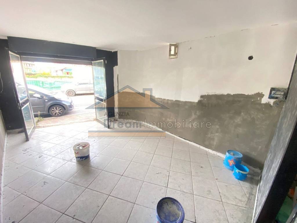 negozio in affitto a Giugliano in Campania in zona Lago Patria