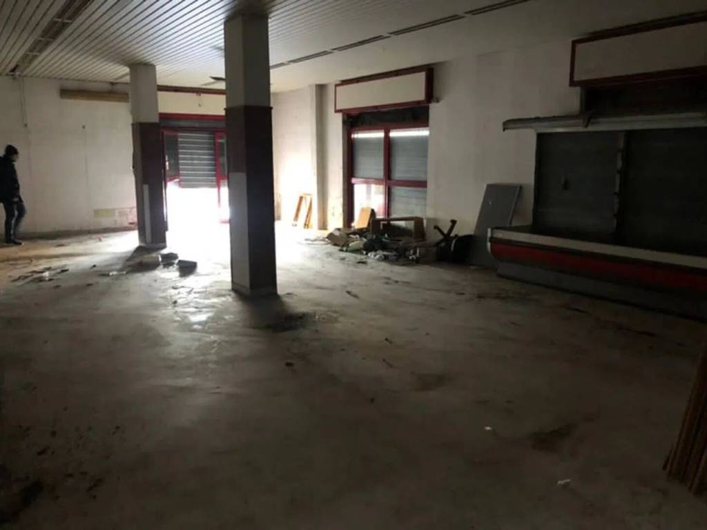 negozio in affitto a Giugliano in Campania