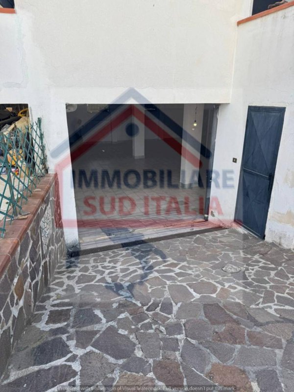 locale di sgombero a Giugliano in Campania in zona Massariola / Amodio