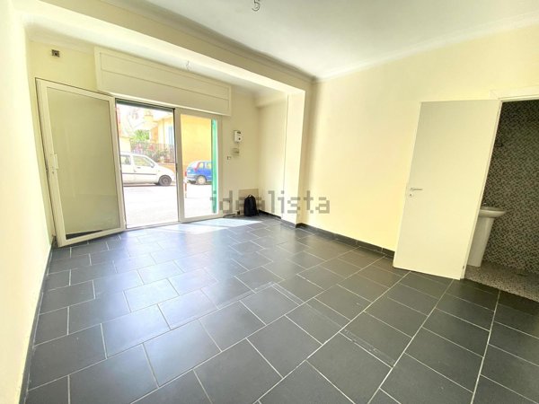 locale commerciale in affitto a Giugliano in Campania