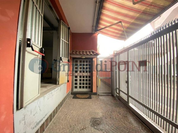 locale commerciale in affitto a Giugliano in Campania