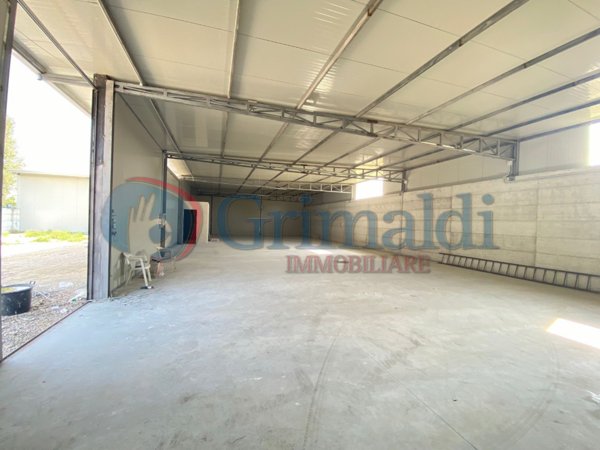 locale di sgombero in affitto a Giugliano in Campania