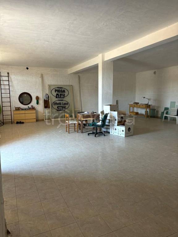 locale commerciale in affitto a Giugliano in Campania in zona Varcaturo
