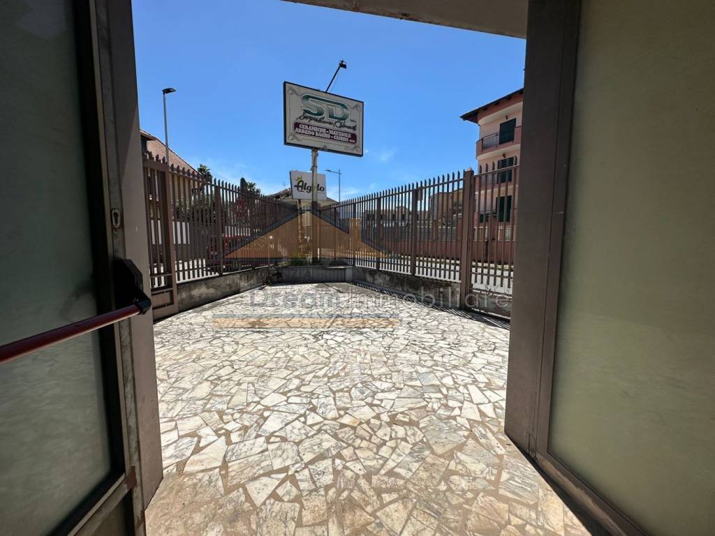 negozio in affitto a Giugliano in Campania