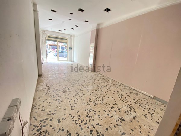 locale commerciale in affitto a Giugliano in Campania