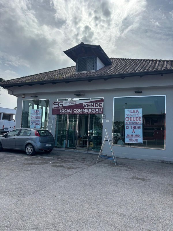 locale commerciale in affitto a Giugliano in Campania in zona Varcaturo