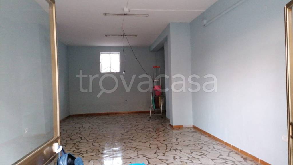 locale commerciale in affitto a Giugliano in Campania