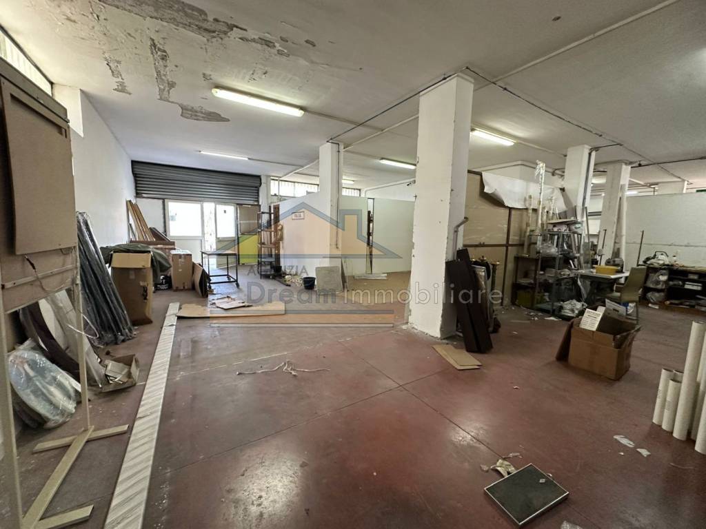 locale commerciale in affitto a Giugliano in Campania