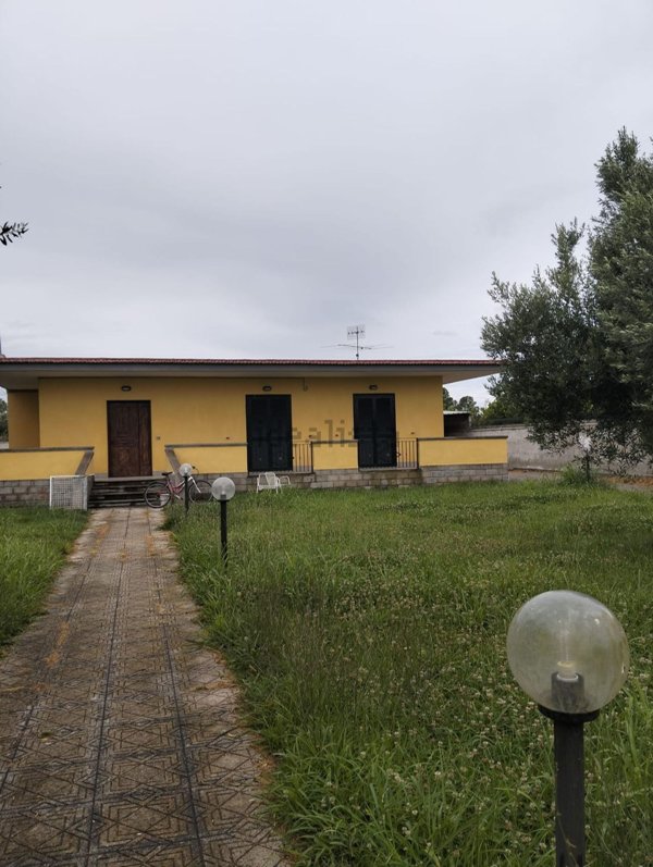 casa indipendente in affitto a Giugliano in Campania in zona Varcaturo