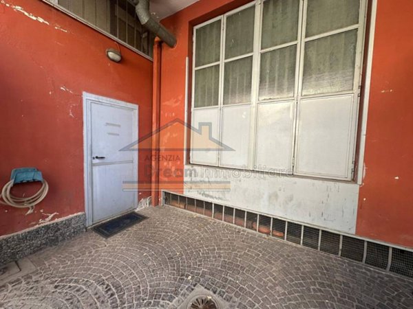 locale commerciale in affitto a Giugliano in Campania