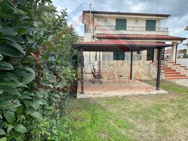 casa indipendente in affitto a Giugliano in Campania in zona Varcaturo