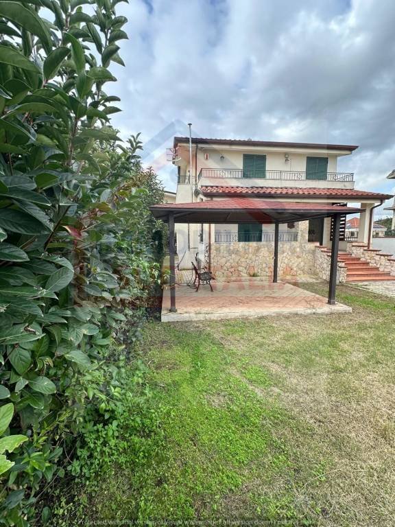 casa indipendente in affitto a Giugliano in Campania in zona Varcaturo
