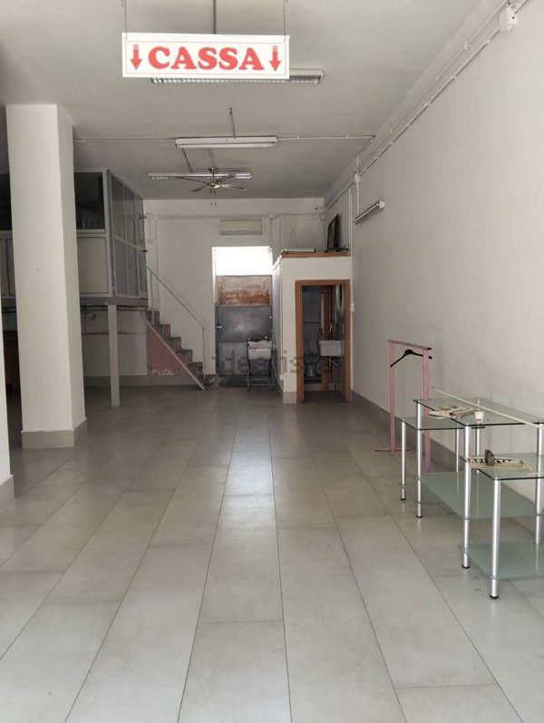 locale commerciale in affitto a Giugliano in Campania
