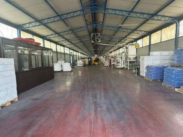 locale commerciale in affitto a Giugliano in Campania