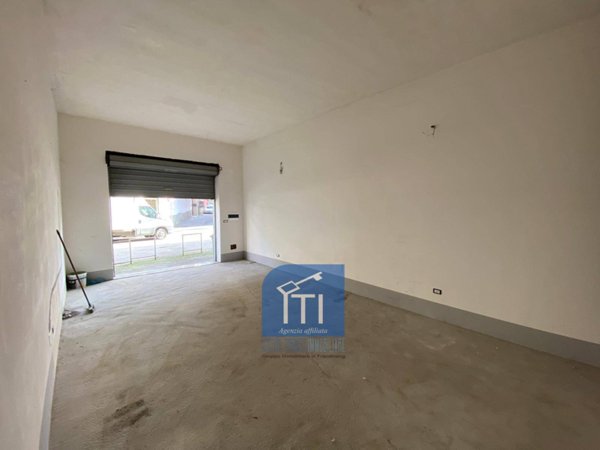 locale commerciale in affitto a Giugliano in Campania