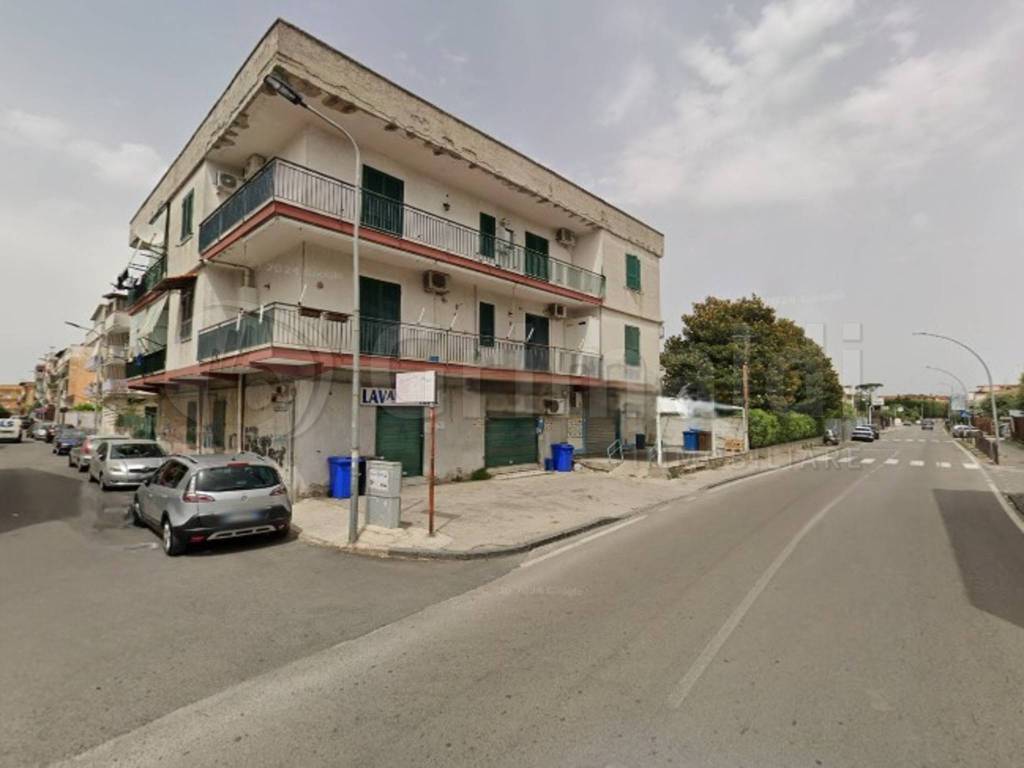 negozio in affitto a Giugliano in Campania