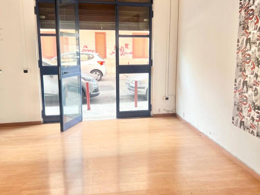 negozio in affitto a Giugliano in Campania