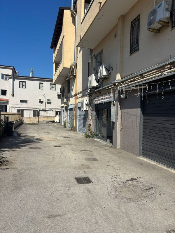 locale commerciale in affitto a Giugliano in Campania in zona Varcaturo