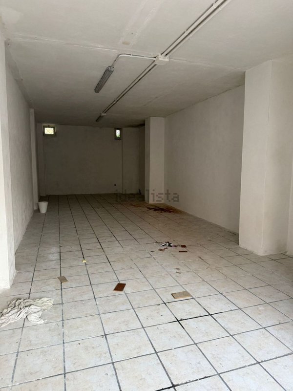 locale commerciale in affitto a Giugliano in Campania in zona Varcaturo