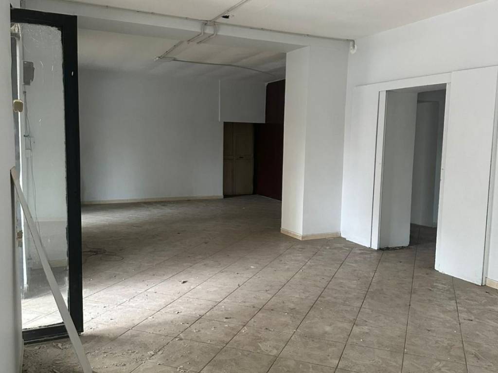 negozio in affitto a Giugliano in Campania