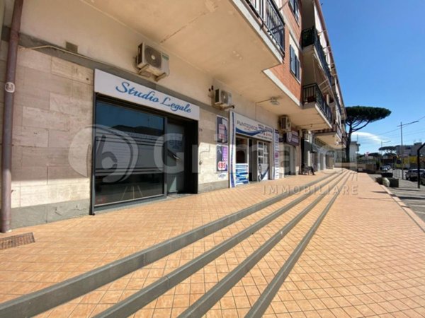 locale commerciale in affitto a Giugliano in Campania