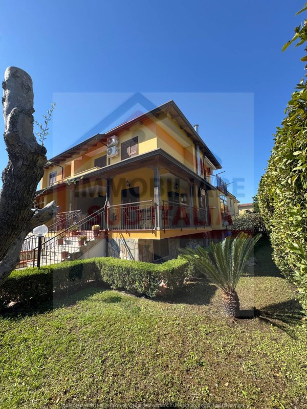 casa indipendente in affitto a Giugliano in Campania in zona Varcaturo