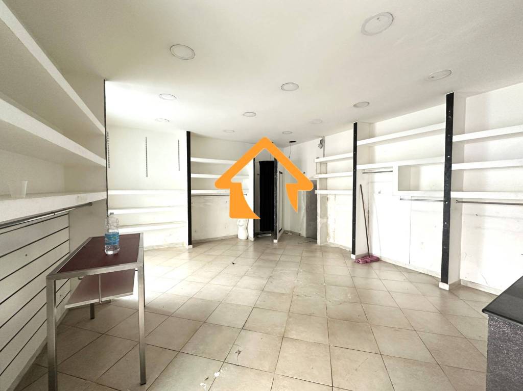 negozio in affitto a Giugliano in Campania